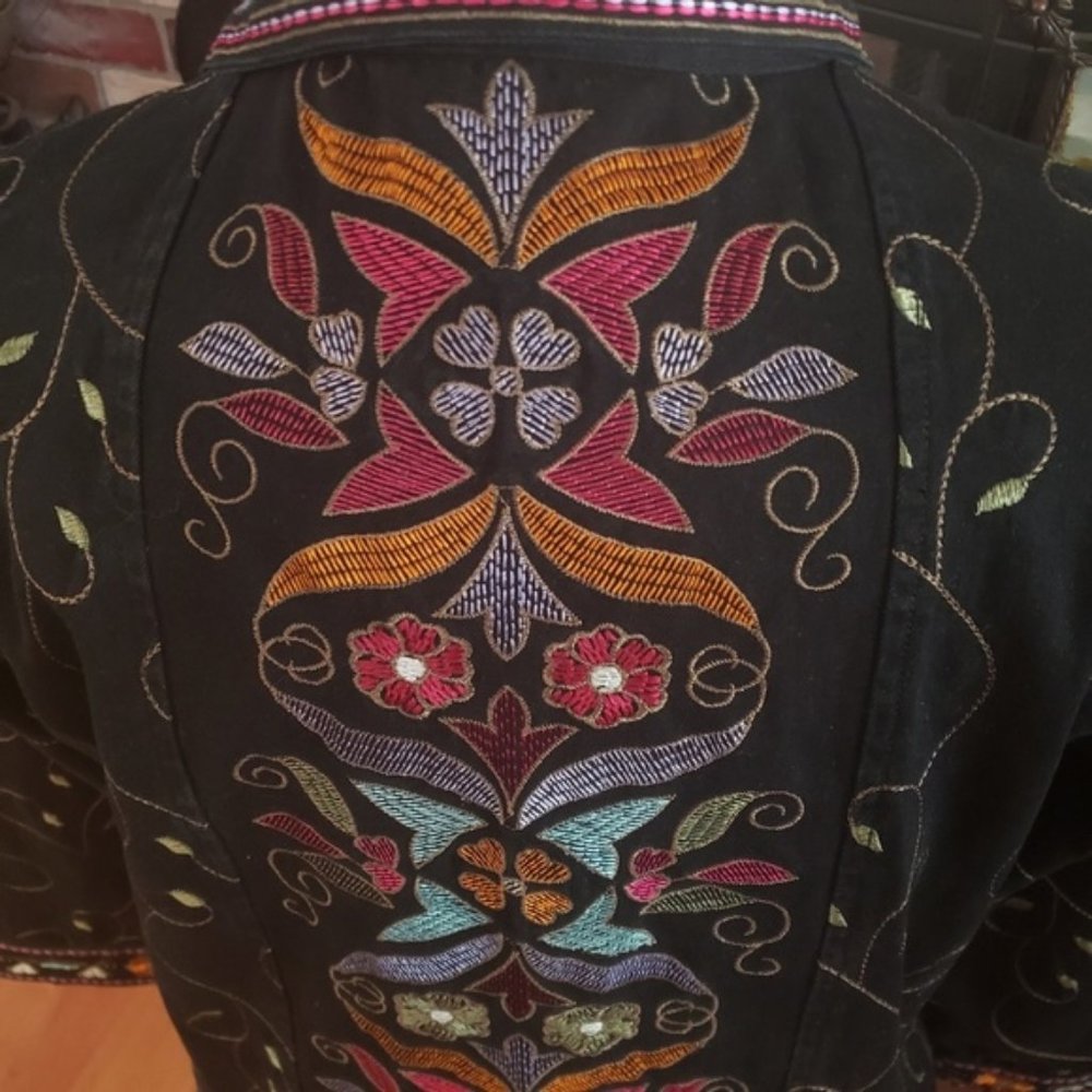 DENIM & CO BLACK EMBROIDERED JACKET M